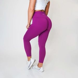 NVGTN Berry scrunch leggings Small